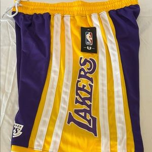 Los Angeles LA Lakers NBA Mens Basketball Shorts Size L Purple Yellow NWT